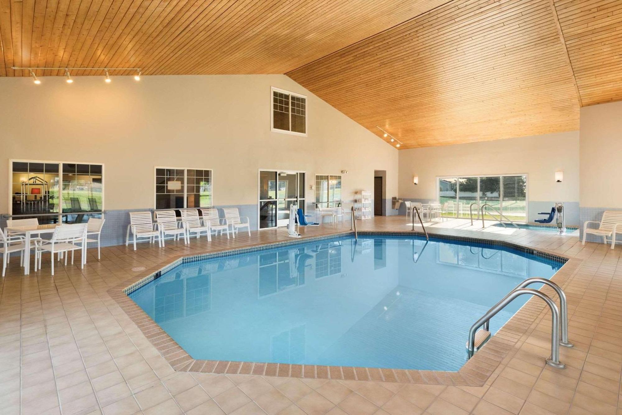 Country Inn & Suites By Radisson, Chippewa Falls, Wi Exteriör bild