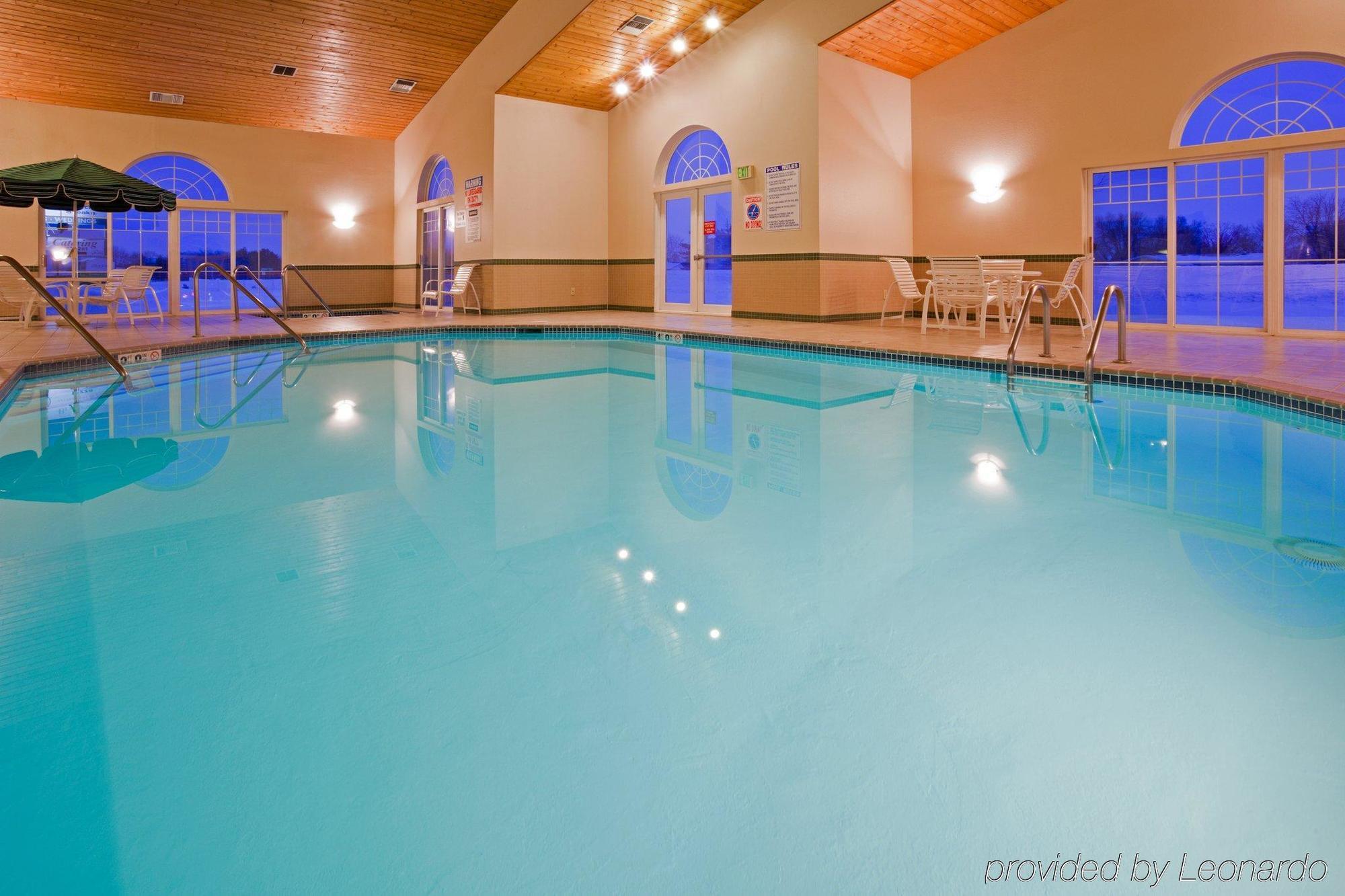 Country Inn & Suites By Radisson, Chippewa Falls, Wi Exteriör bild