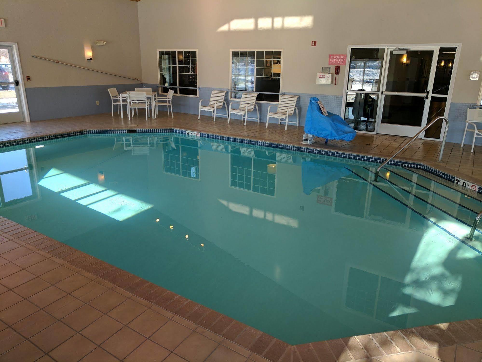Country Inn & Suites By Radisson, Chippewa Falls, Wi Exteriör bild